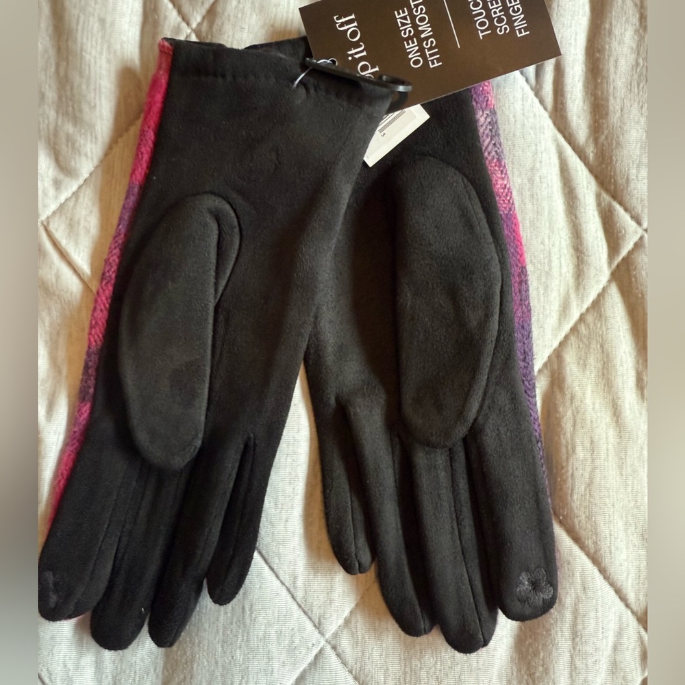 BNWT fall/winter woman’s gloves. Touch screen fingertips! Pink and Black colors - Picture 2 of 3
